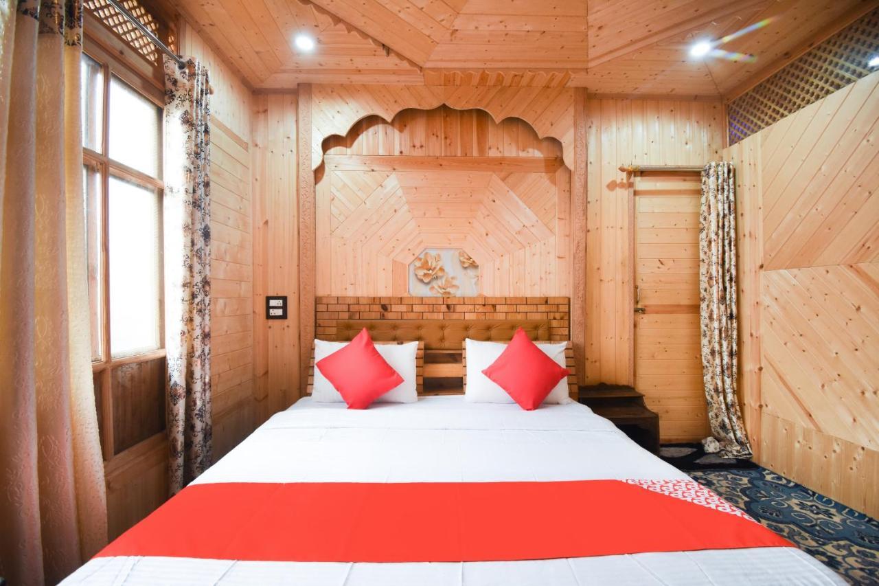 Hôtel Oyo 66637 Merlin Group Of Houseboats à Srīnagar Extérieur photo