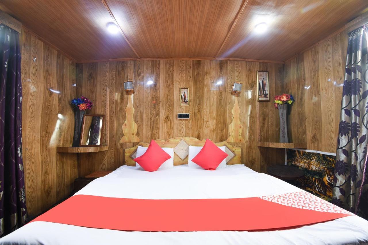 Hôtel Oyo 66637 Merlin Group Of Houseboats à Srīnagar Extérieur photo